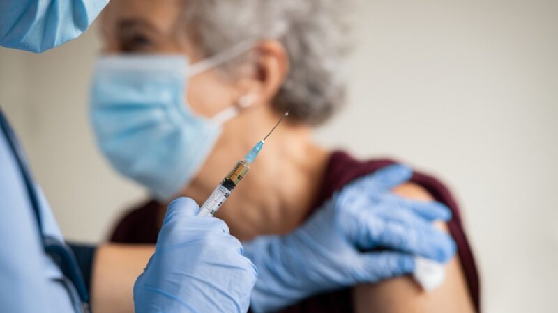 Perché gli over 80 novesi devono vaccinarsi a Ovada?