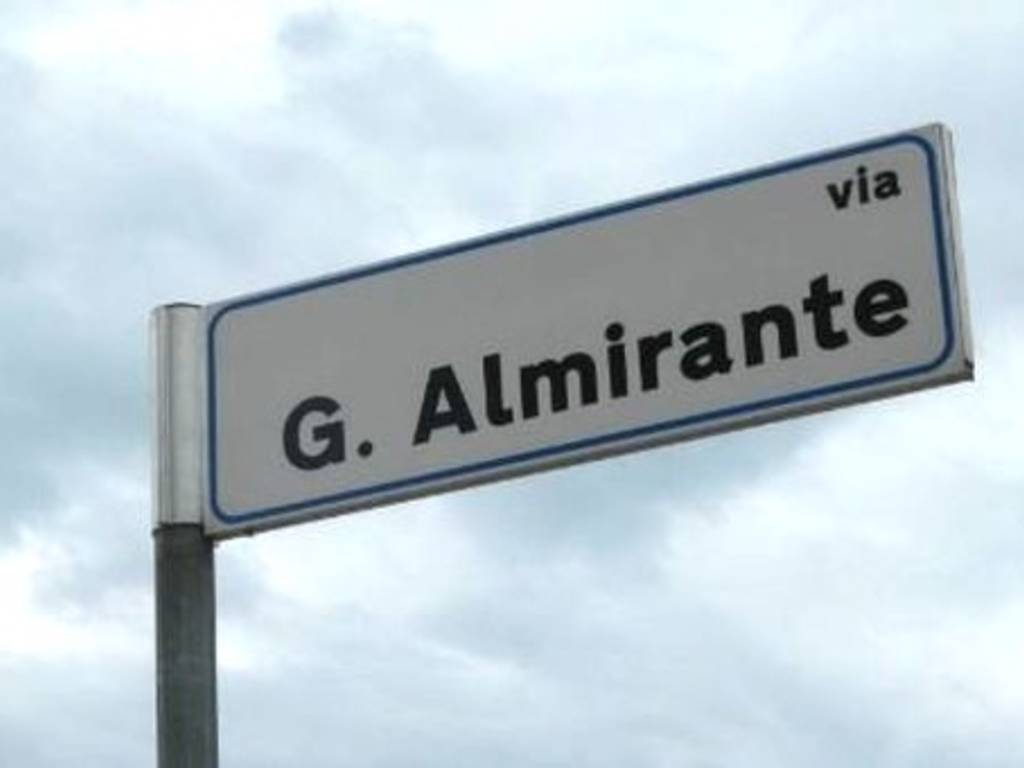 “L’avrai camerata Almirante la via che pretendi da noi italiani”