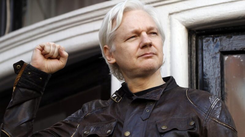Il Movimento 5 stelle novese chiede la liberazione di Julian Assange