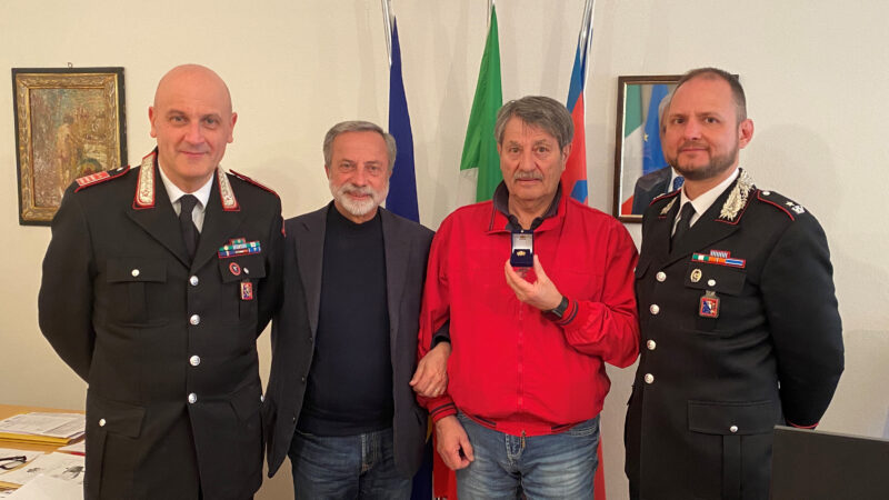 Il Sindaco ringrazia il carabiniere in congedo Carlo Pulcino per il salvataggio della donna aggredita